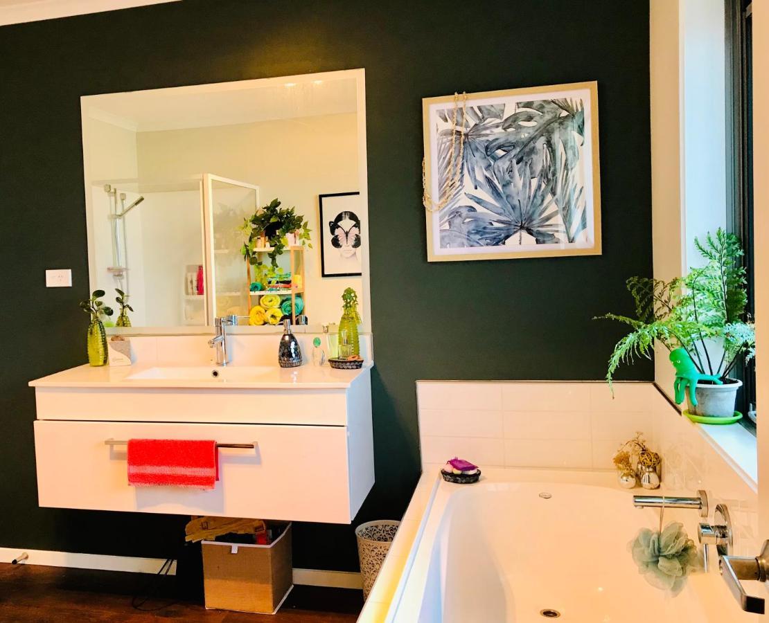 A Little Bit Beachy Modern Guest Room And Private Toilet Christchurch Exterior photo
